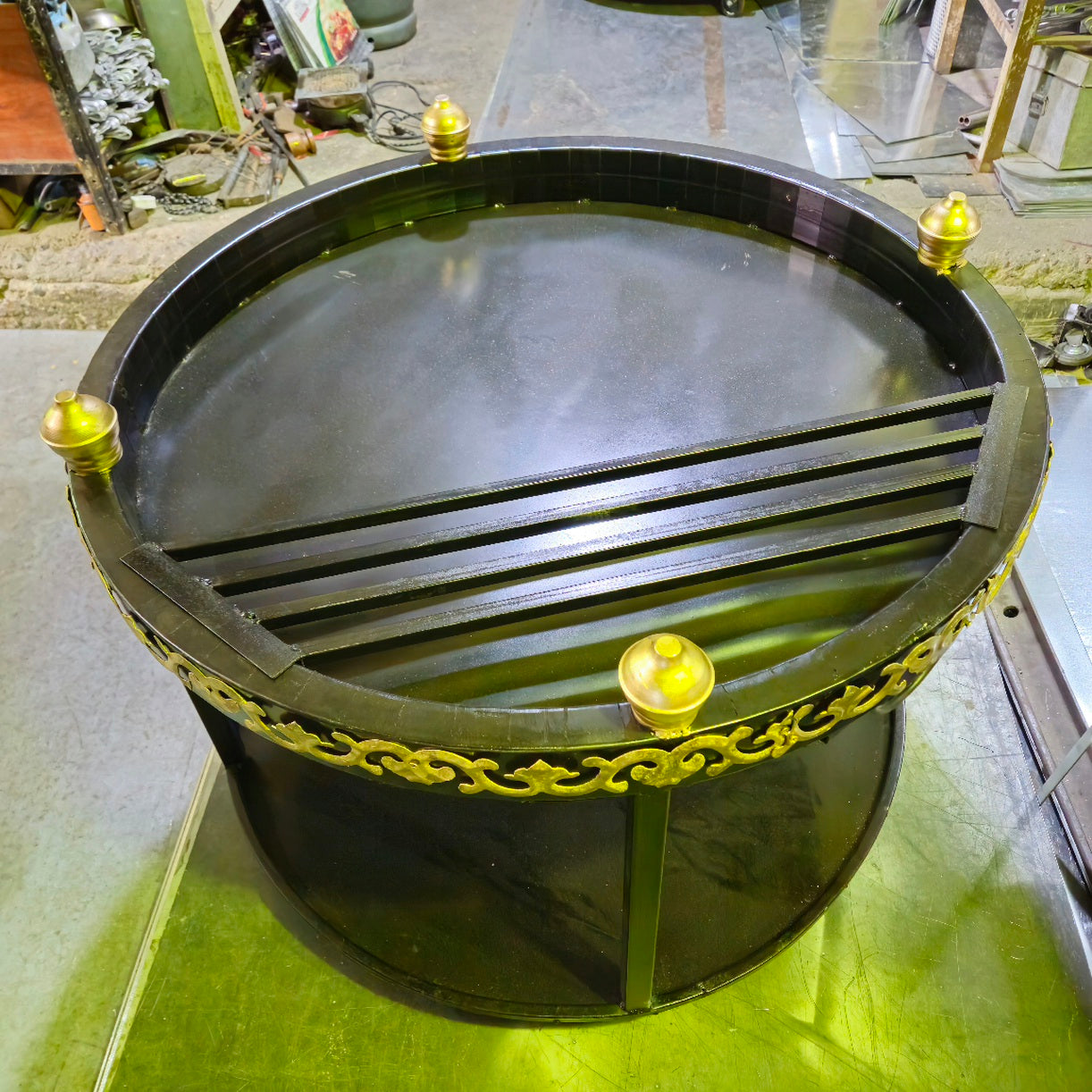 Manqal Round Hadeed with Trolley - Saffaar.com