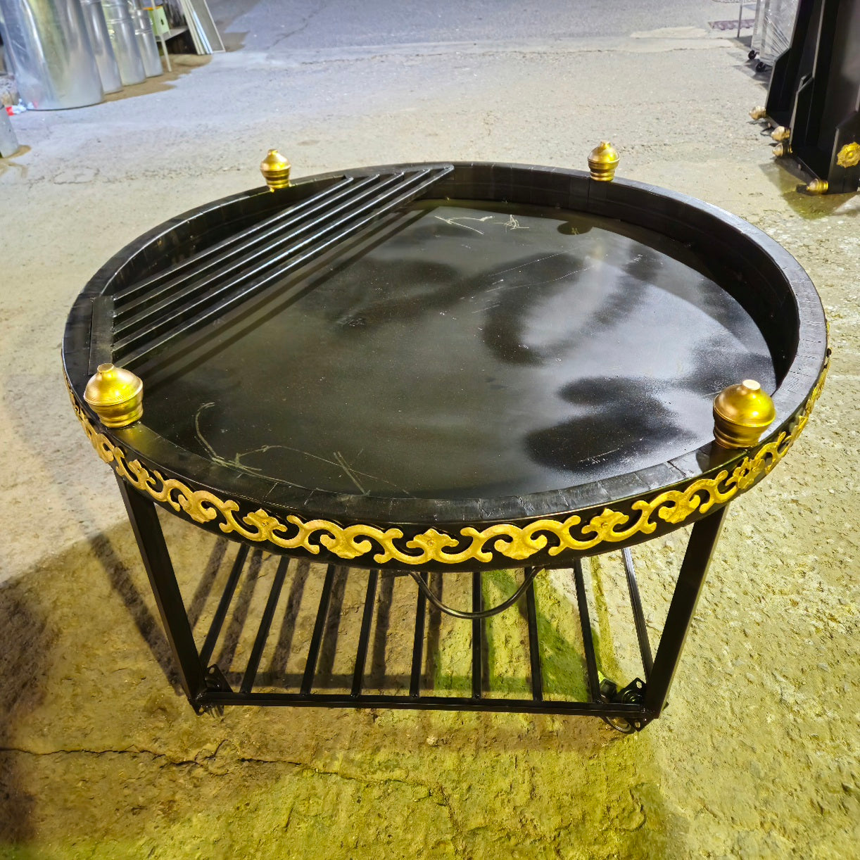 Manqal Round Hadeed with Trolley - Saffaar.com