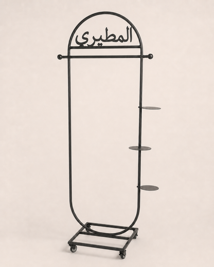علاقة ملابس بثلاثة رفوف (مع عجلات)