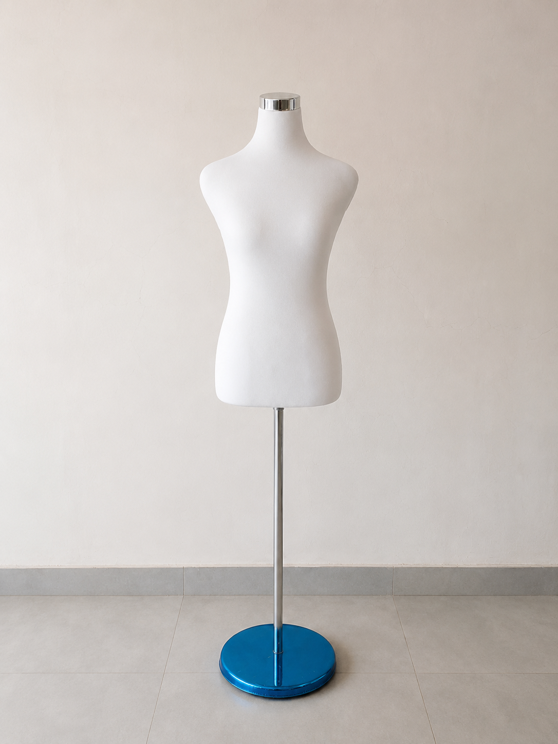 Premium Female Mannequin – Elegant Display for Fashion Stores & Boutiques